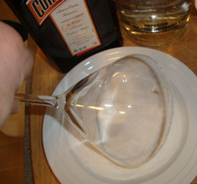 Coating the rim with sugar